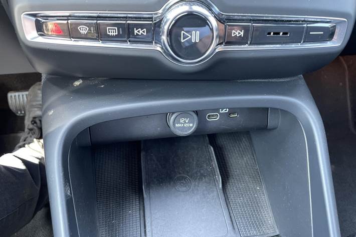 Grøn Volvo C40 fra 2023