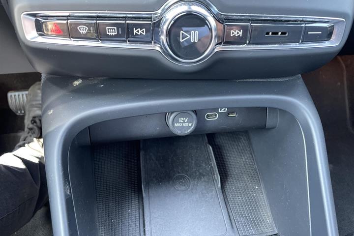 Grøn Volvo C40 fra 2023