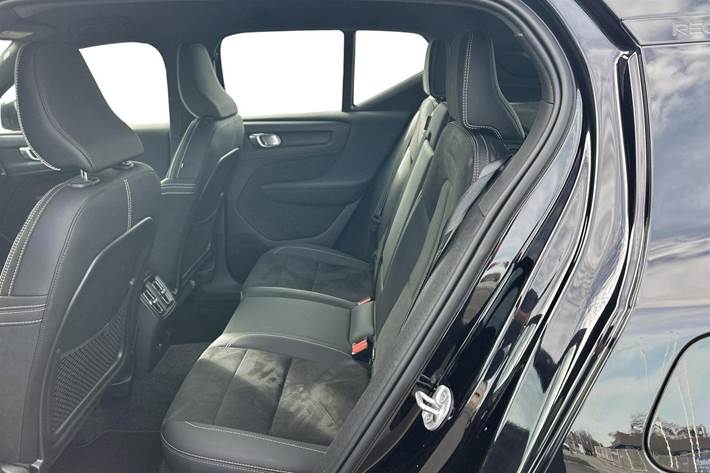 Sort Volvo XC40 fra 2022