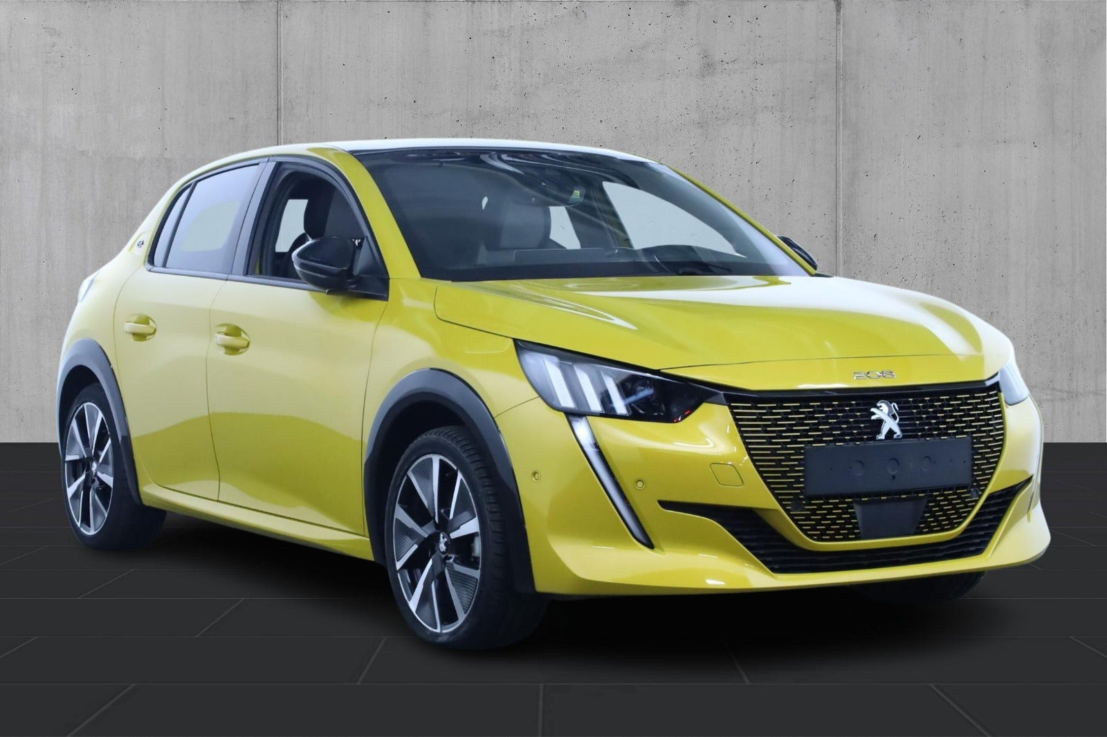Gul Peugeot e-208 fra 2020