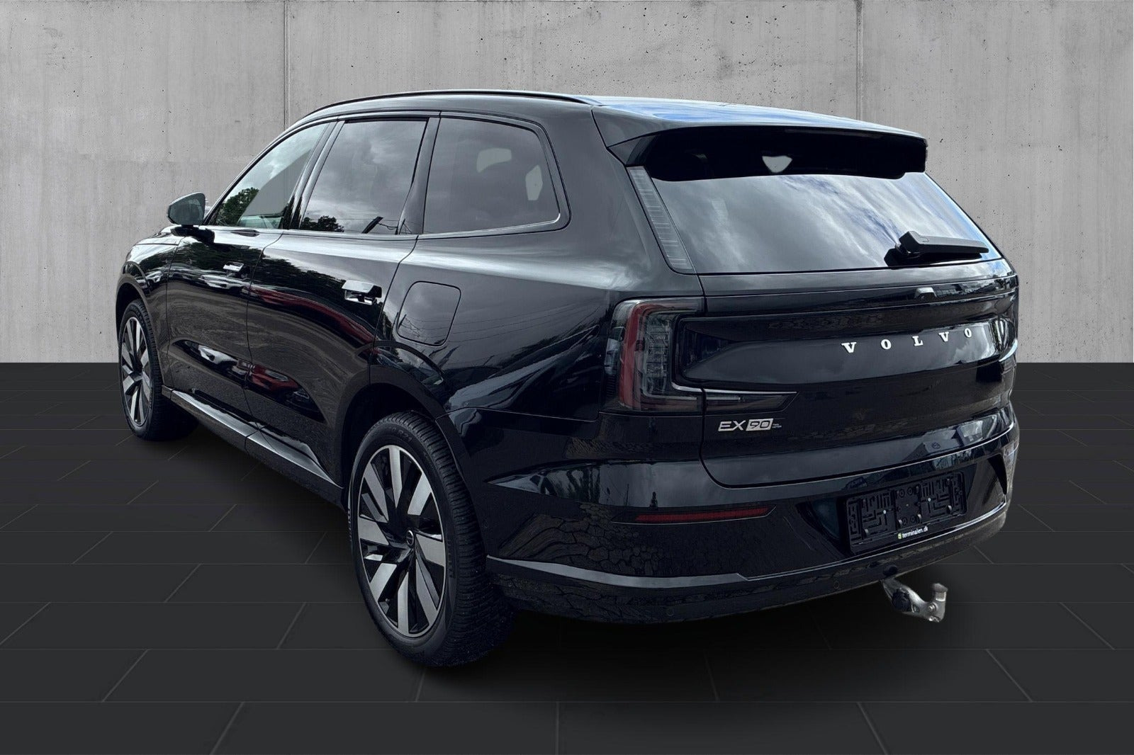 Sort Volvo EX90 fra 2025