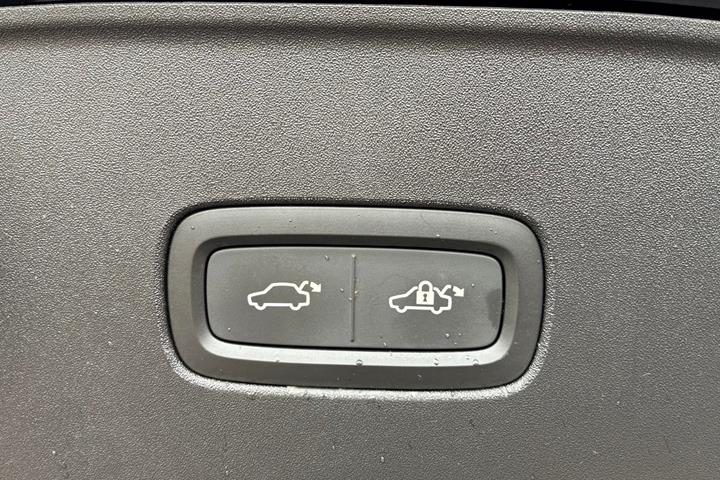 Sort Volvo EX90 fra 2025