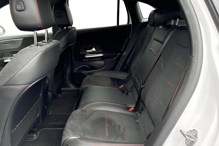 Hvid Mercedes EQA250 fra 2022