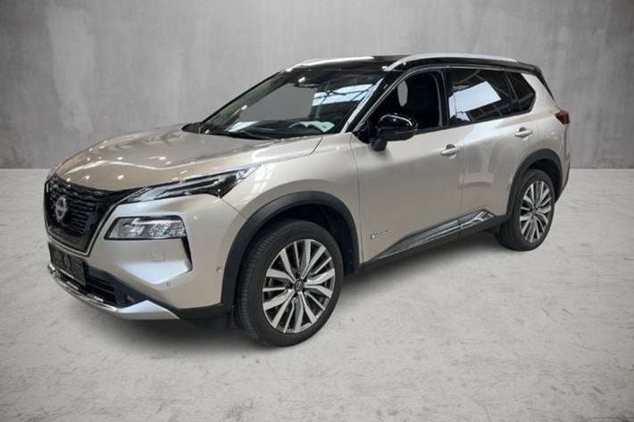 Grå Nissan X-Trail fra 2023