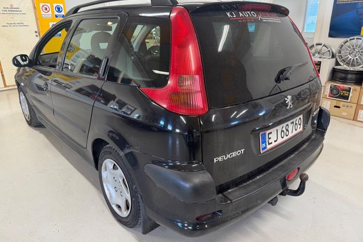 Sort Peugeot 206 fra 2003