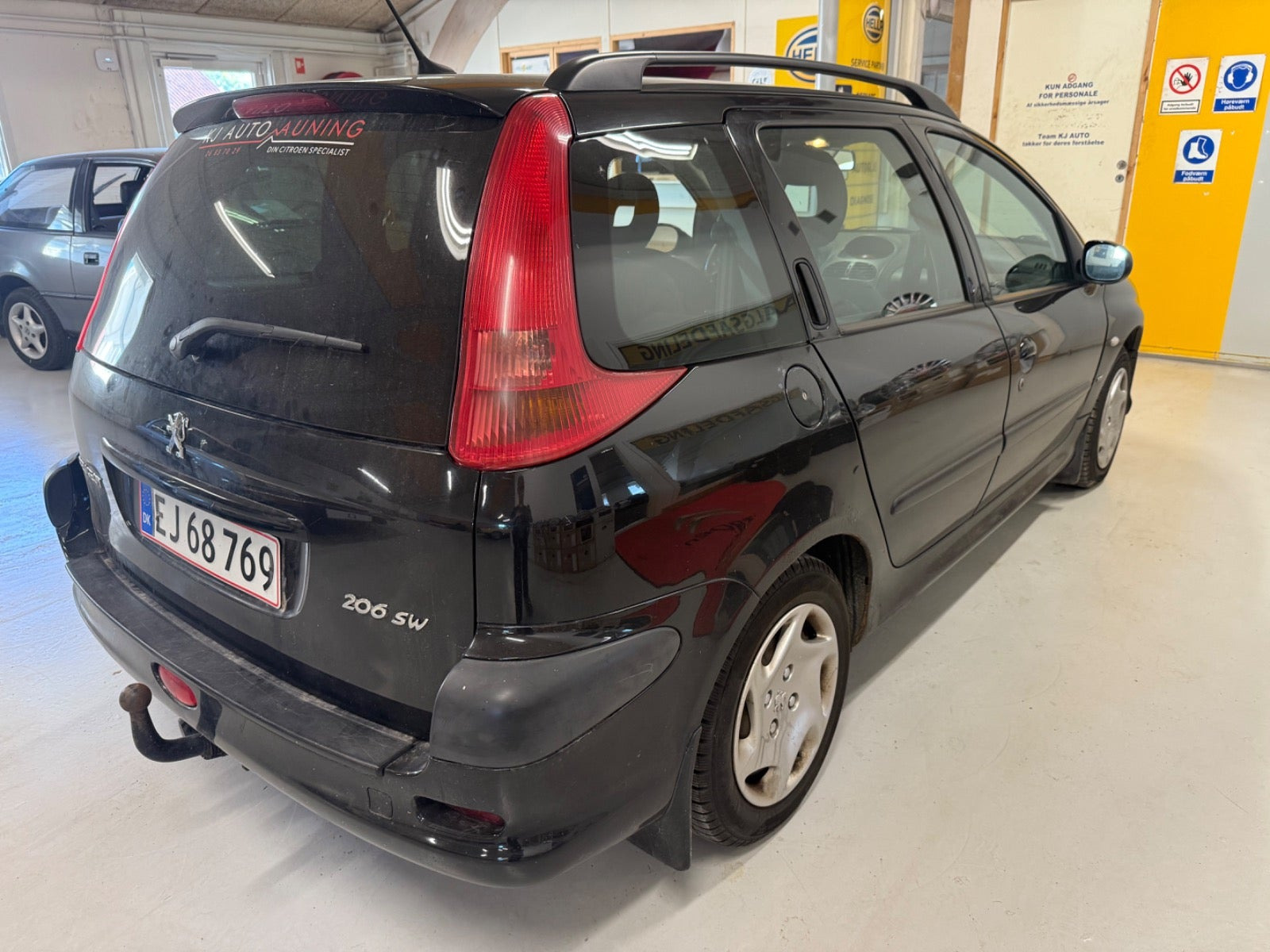 Sort Peugeot 206 fra 2003