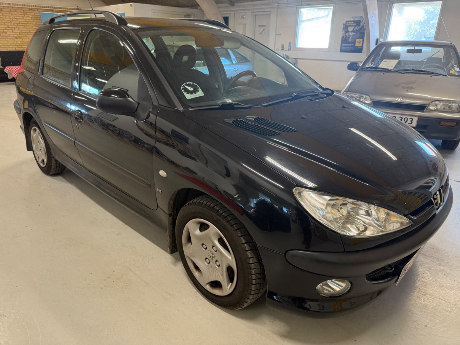 Sort Peugeot 206 fra 2003