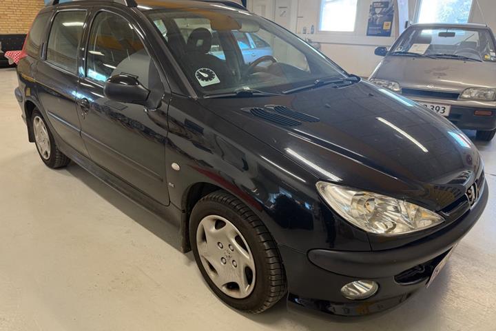 Sort Peugeot 206 fra 2003