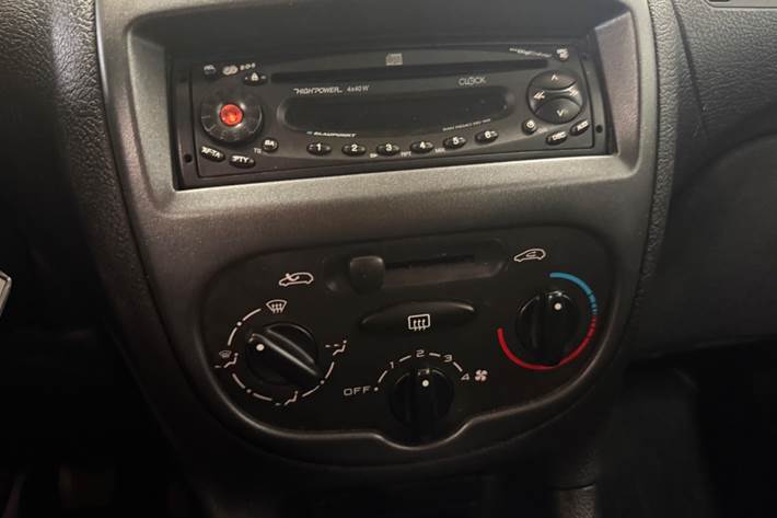 Sort Peugeot 206 fra 2003