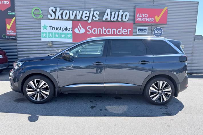 Blå Peugeot 5008 fra 2020