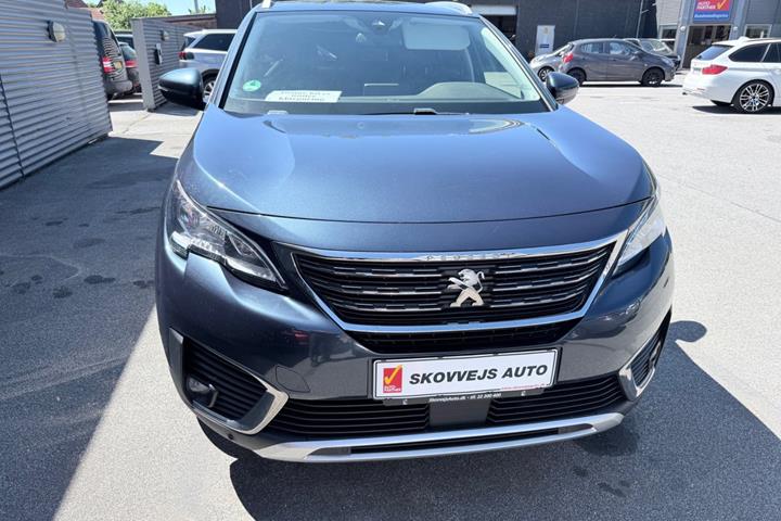 Blå Peugeot 5008 fra 2020