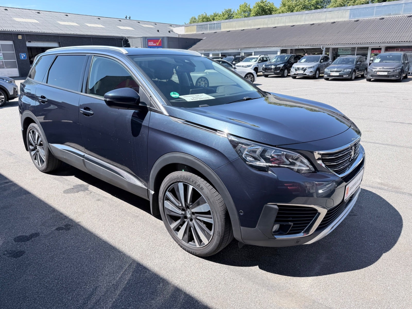 Blå Peugeot 5008 fra 2020