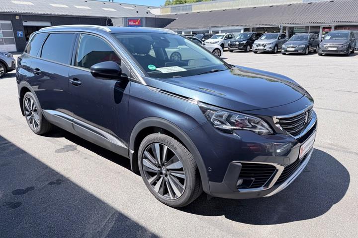 Blå Peugeot 5008 fra 2020