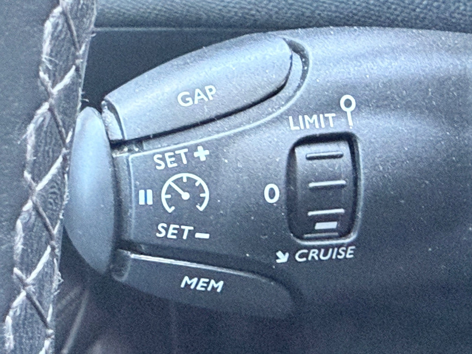 Blå Peugeot 5008 fra 2020