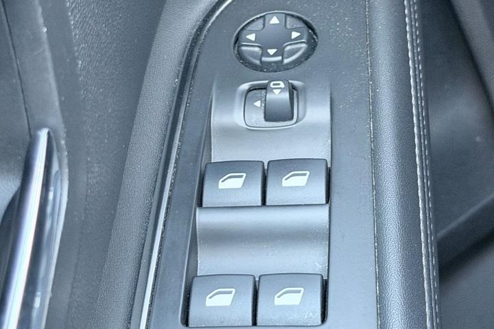 Blå Peugeot 5008 fra 2020