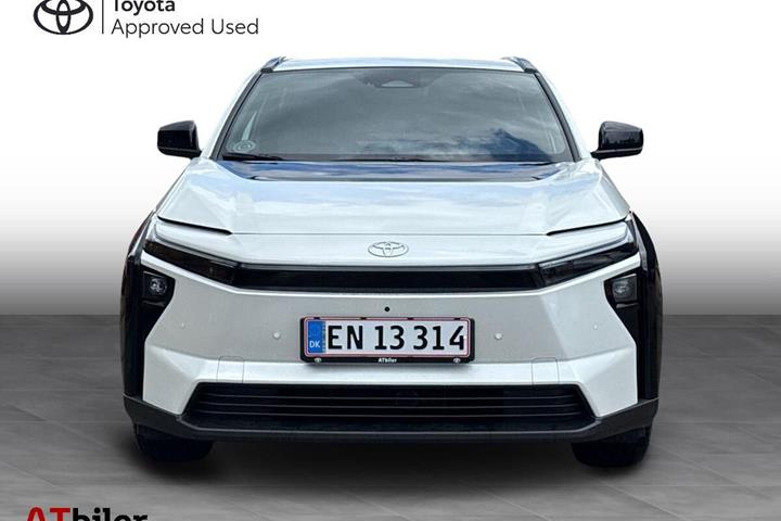 Hvid Toyota BZ4X fra 2026
