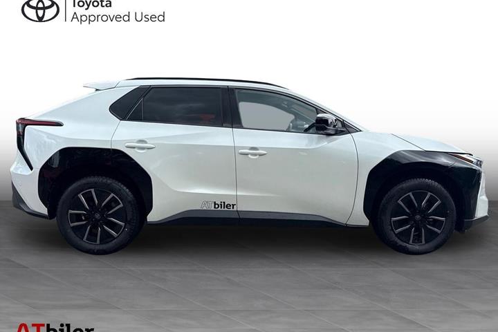 Hvid Toyota BZ4X fra 2026