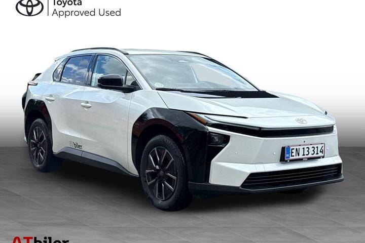 Hvid Toyota BZ4X fra 2026