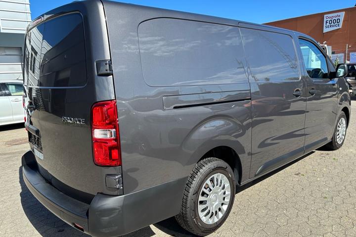 Grå Toyota ProAce fra 2025