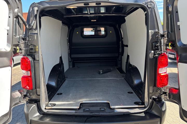 Grå Toyota ProAce fra 2025