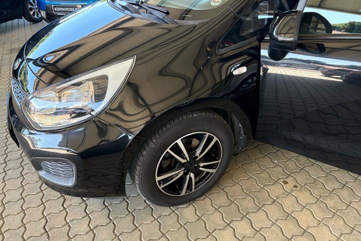 Sort Kia Rio fra 2014