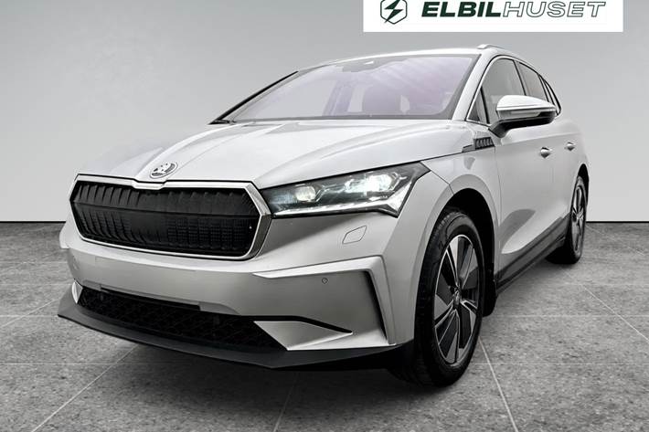 Sølv Skoda Enyaq fra 2024 set udefra