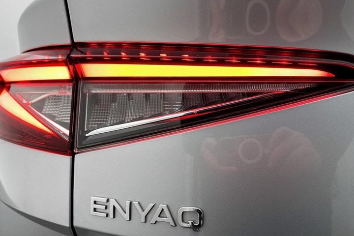 Grå Skoda Enyaq fra 2024