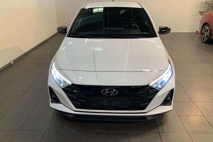 Hvid Hyundai i20 fra 2022