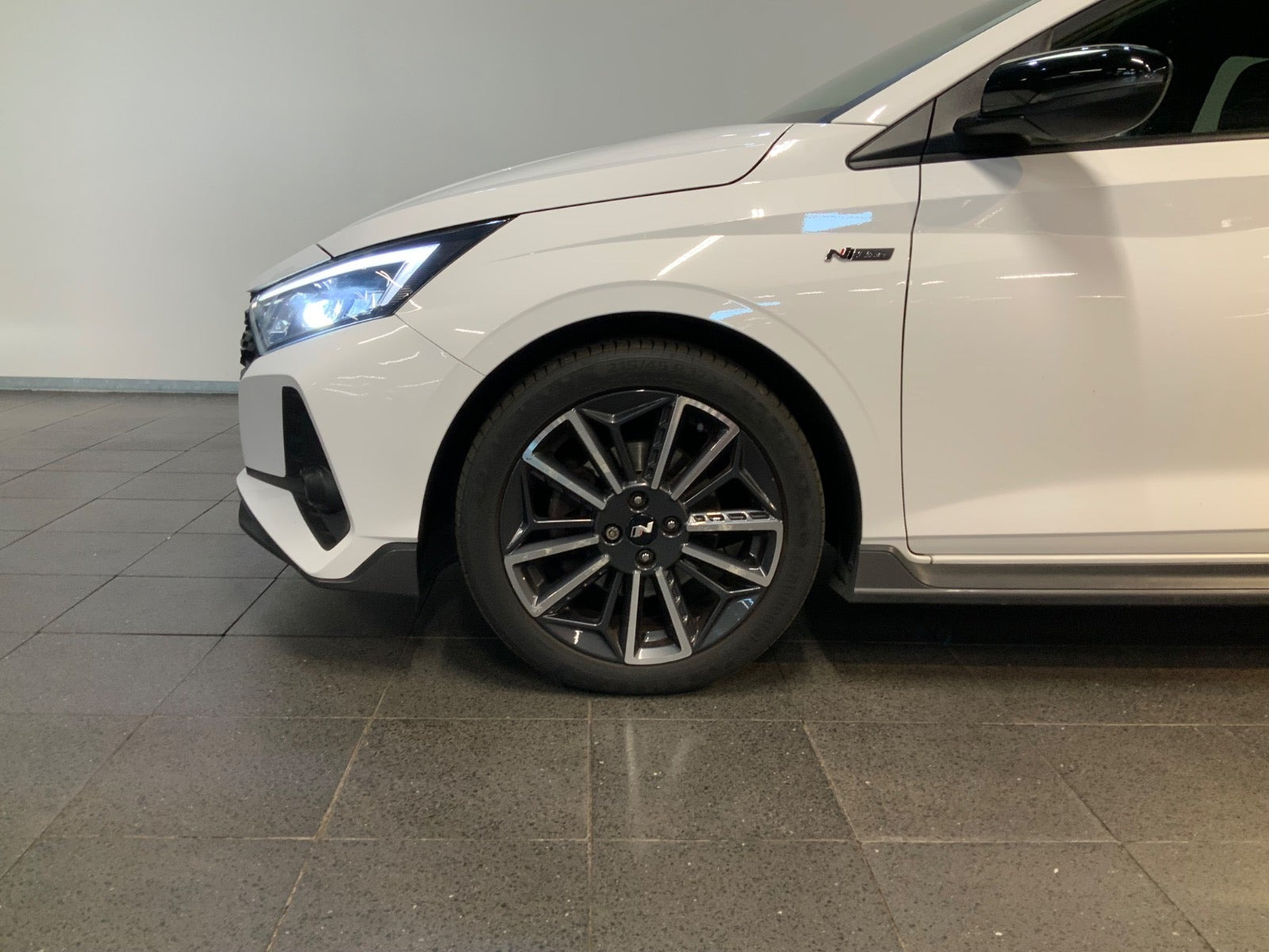 Hvid Hyundai i20 fra 2022