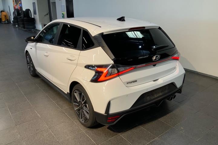 Hvid Hyundai i20 fra 2022