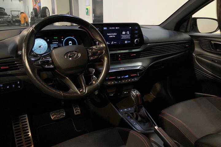 Hvid Hyundai i20 fra 2022
