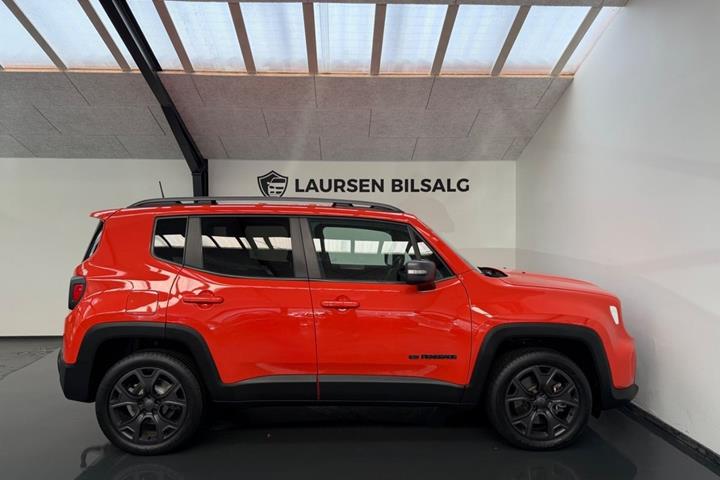Orange Jeep Renegade fra 2021