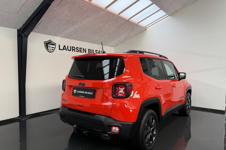Orange Jeep Renegade fra 2021