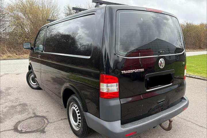 Sort VW Transporter fra 2012