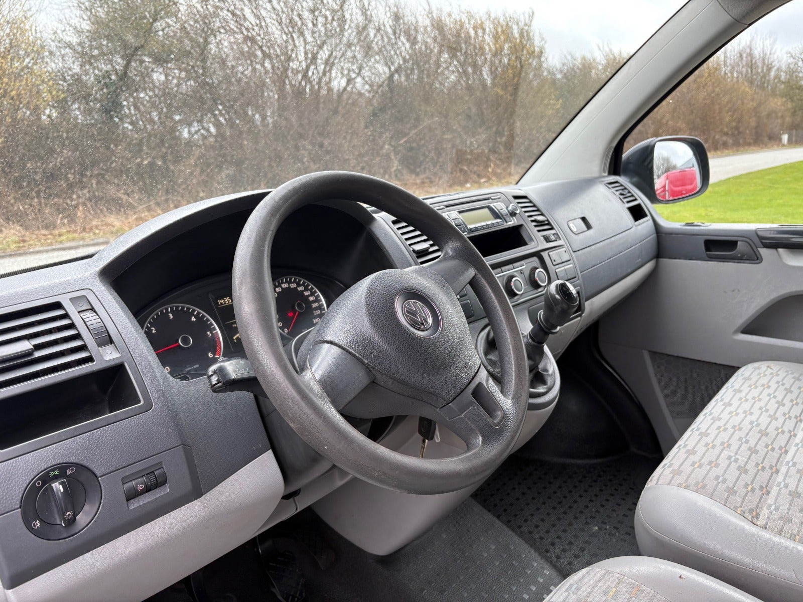 Sort VW Transporter fra 2012