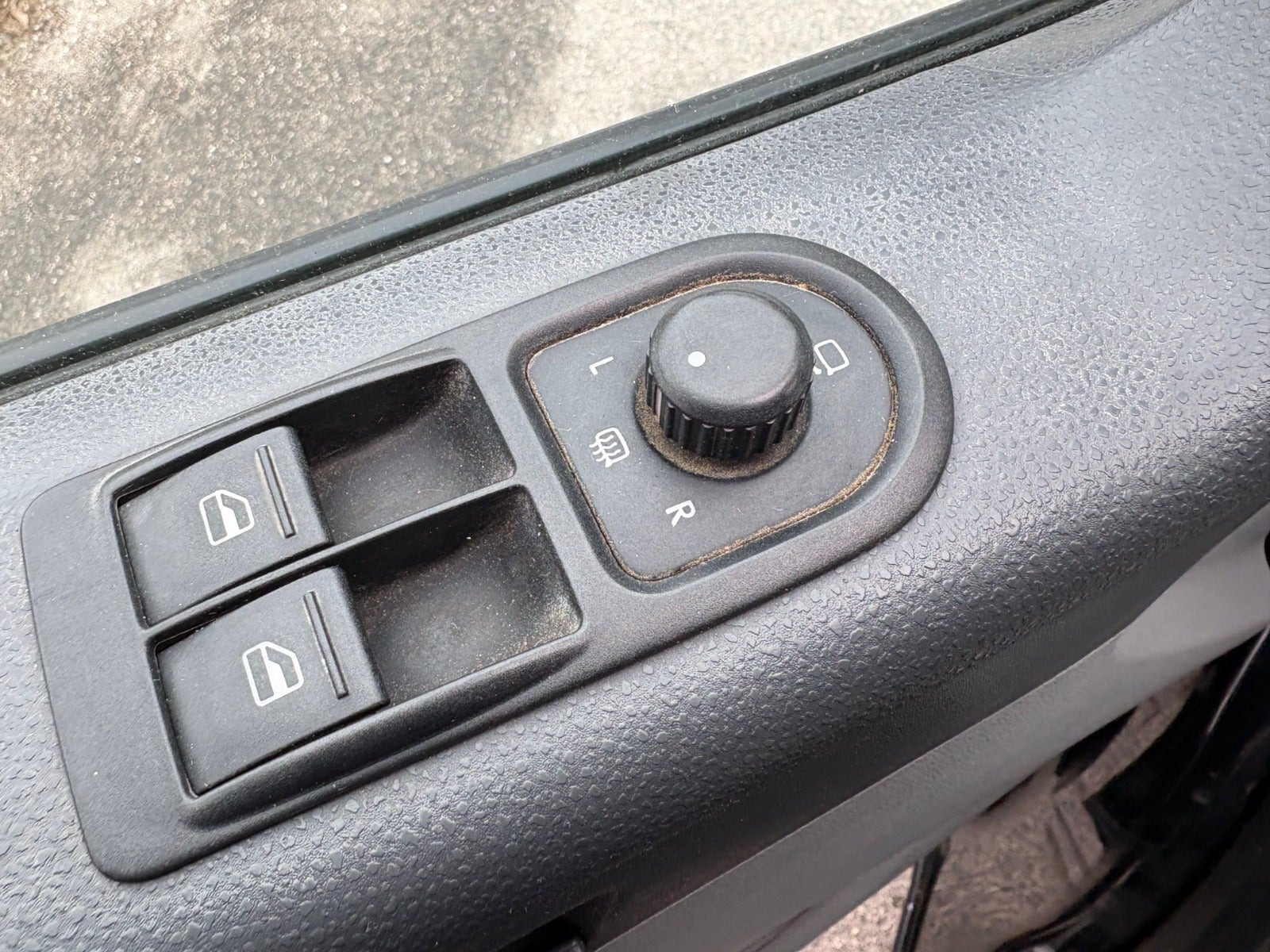 Sort VW Transporter fra 2012