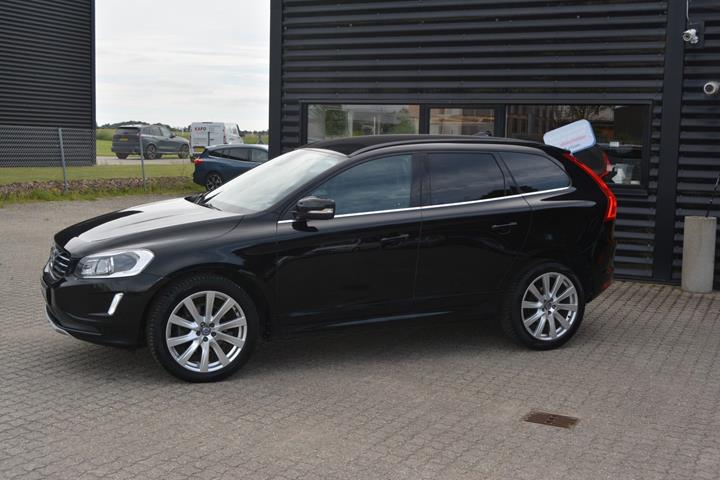 Sort Volvo XC60 fra 2016 set udefra