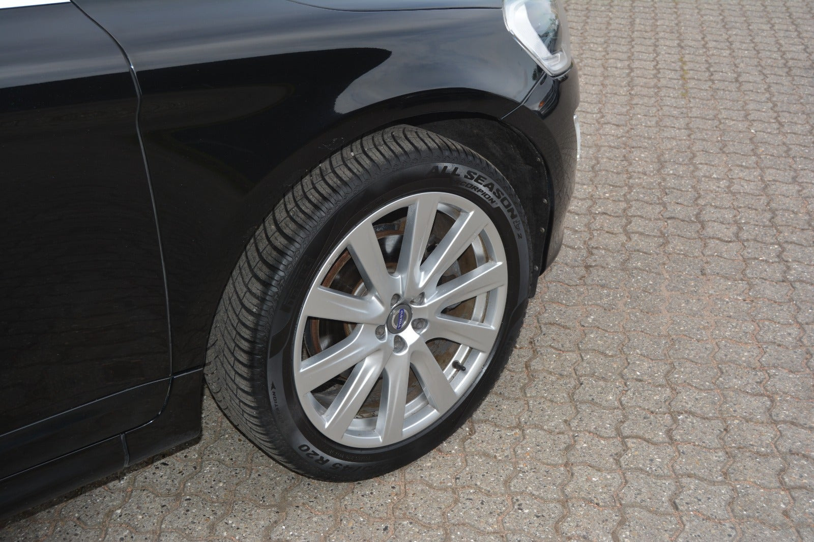 Sort Volvo XC60 fra 2016