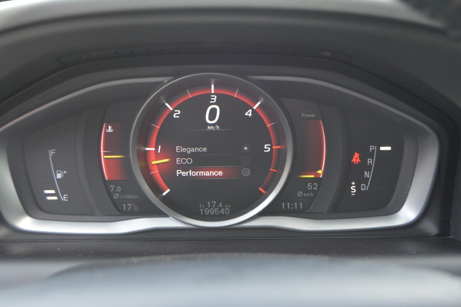 Sort Volvo XC60 fra 2016