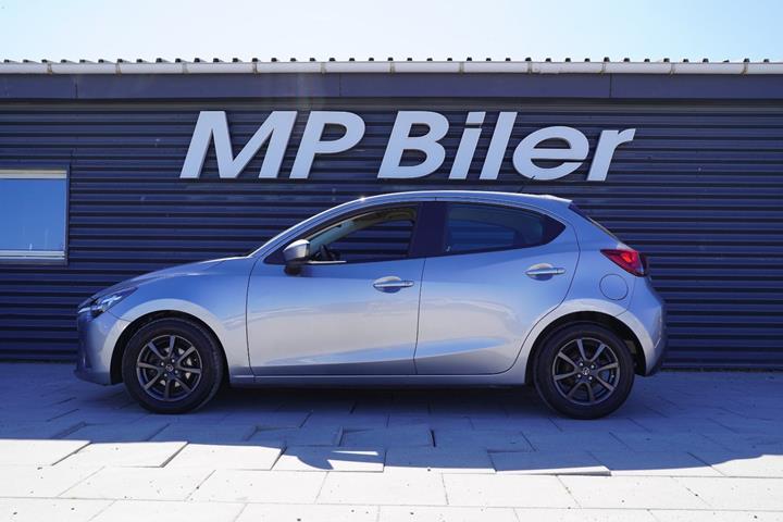 Grå Mazda 2 fra 2016