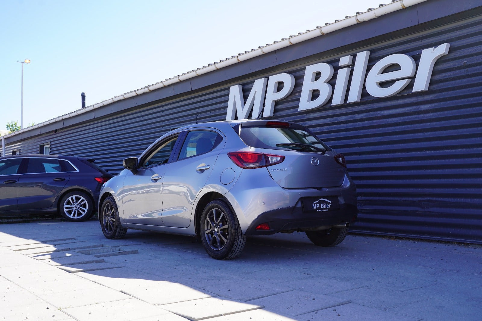 Grå Mazda 2 fra 2016