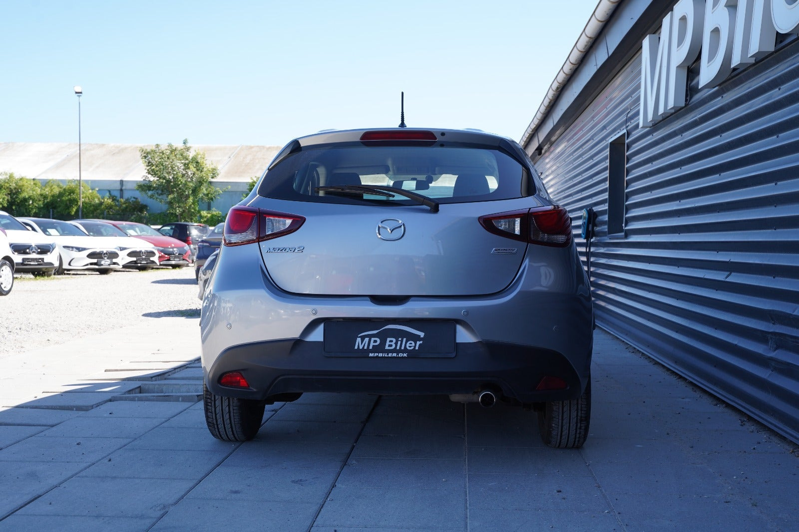 Grå Mazda 2 fra 2016