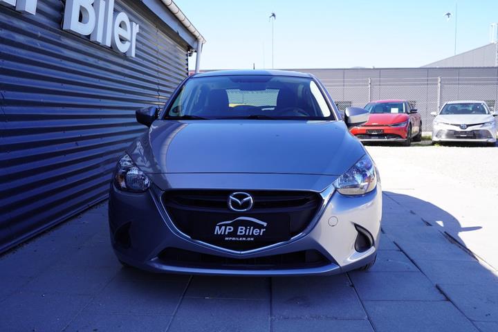 Grå Mazda 2 fra 2016