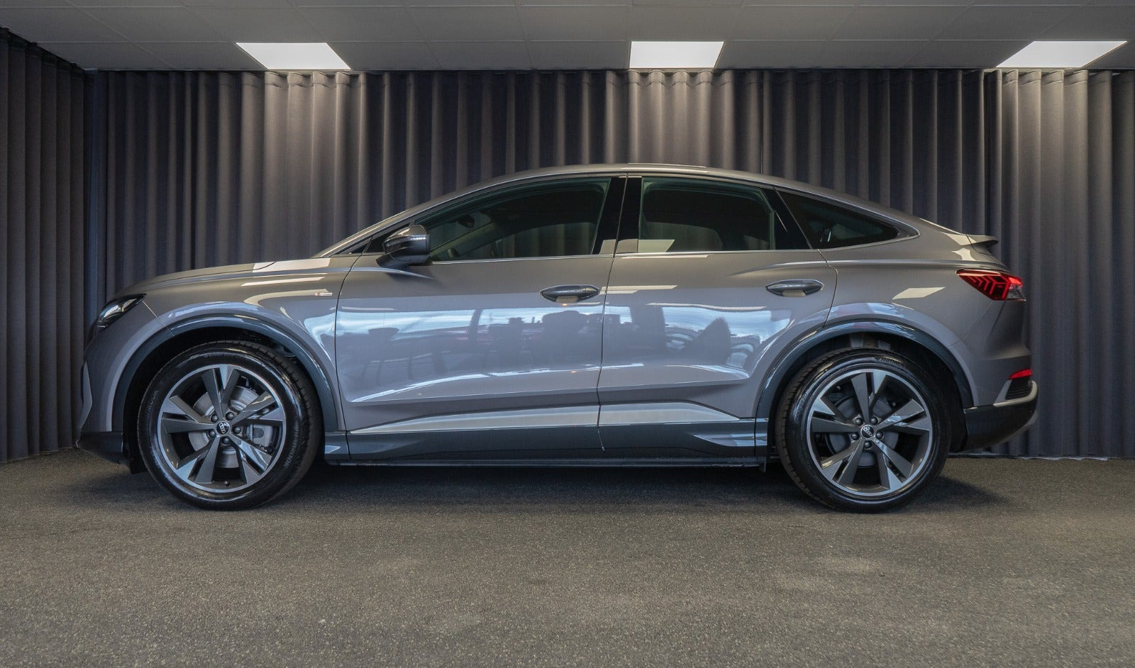 Grå Audi Q4 e-tron fra 2026