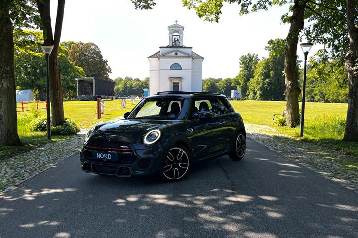 Grå Mini Cooper S fra 2019 set udefra