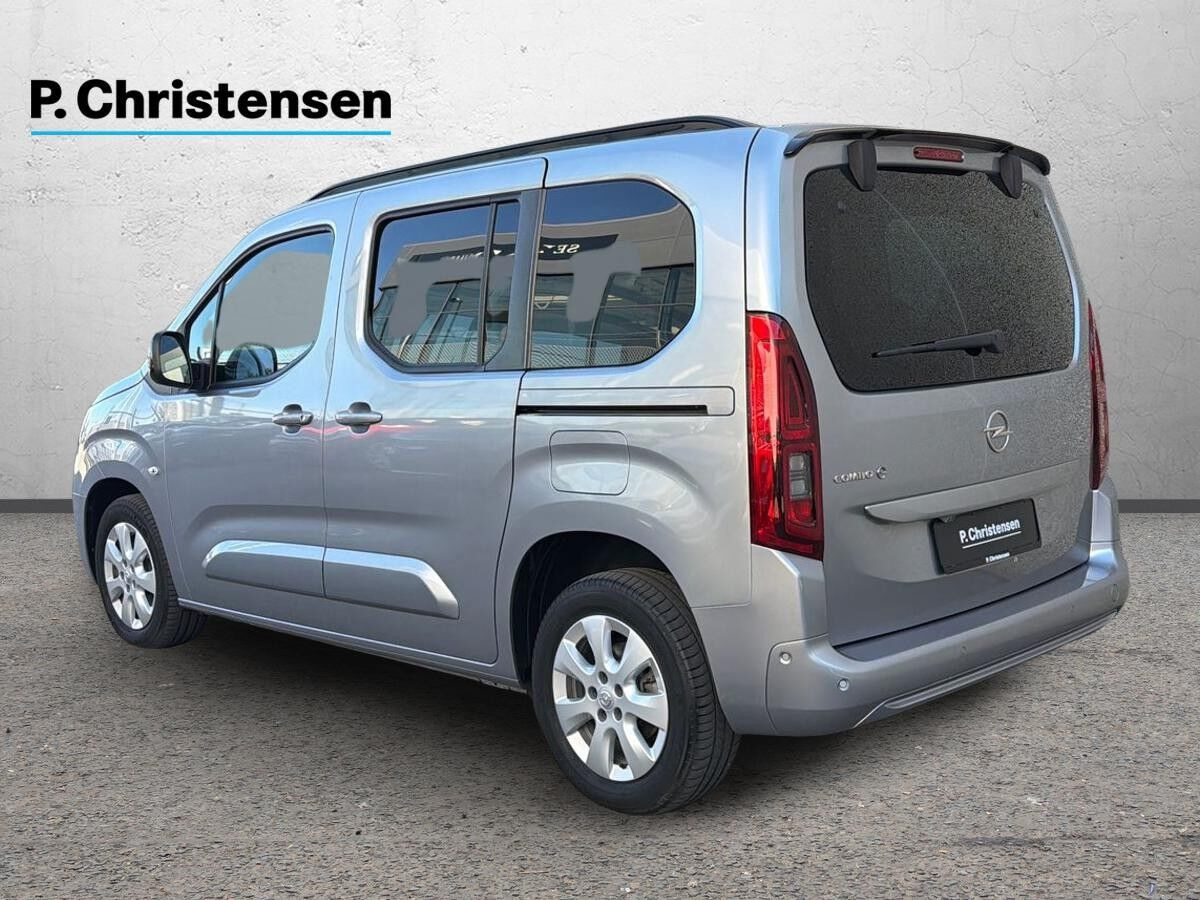 Grå Opel Combo-e Life fra 2024
