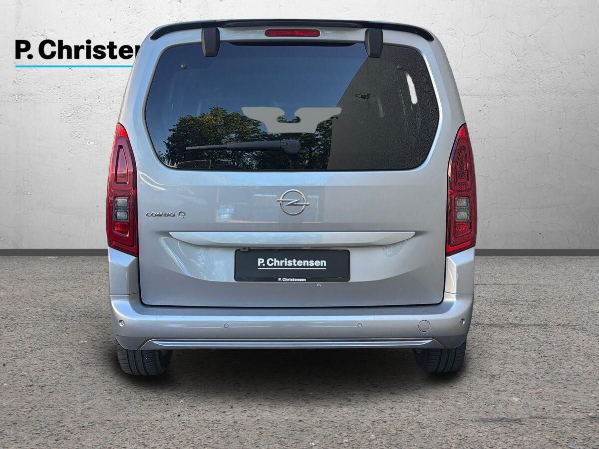 Grå Opel Combo-e Life fra 2024