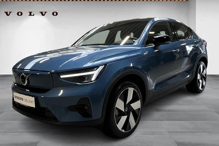 Blå Volvo C40 fra 2024 set udefra