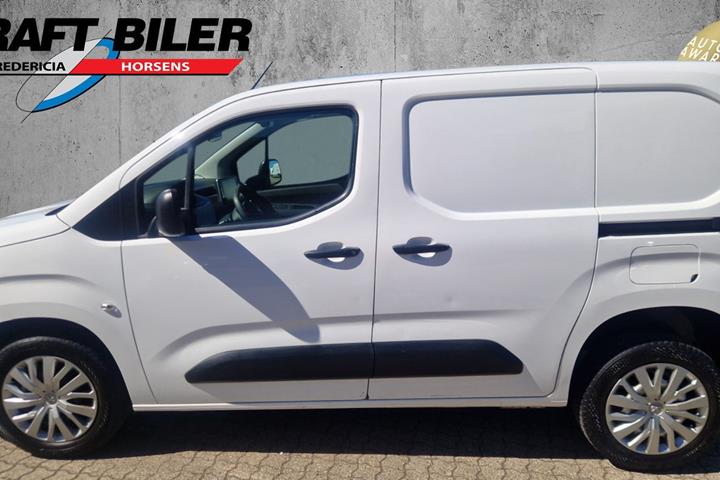 Hvid Peugeot Partner fra 2021