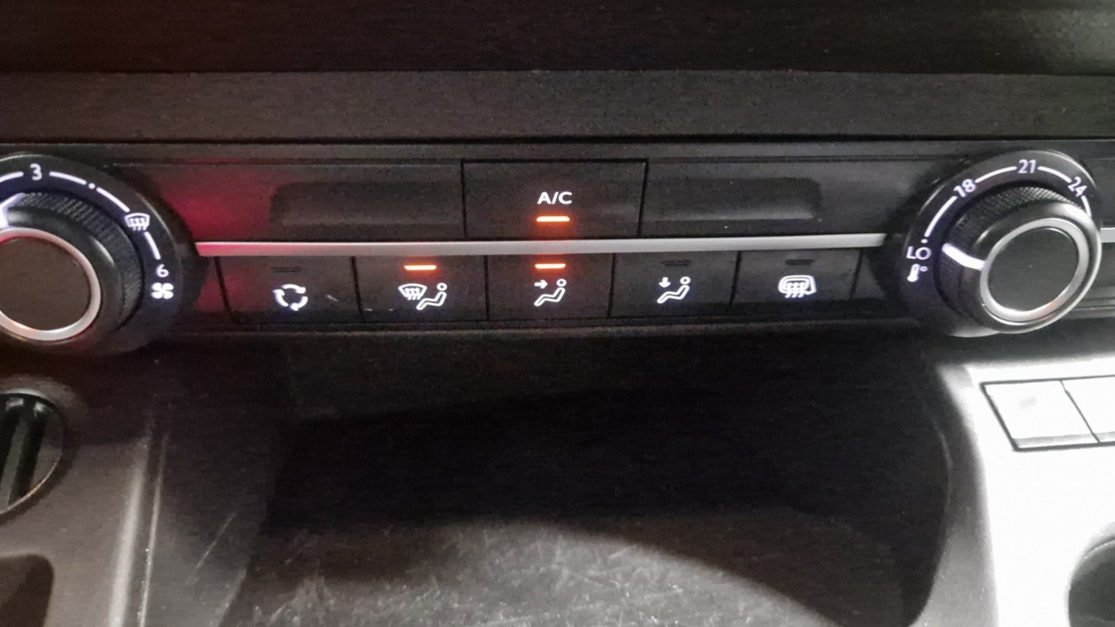 Hvid Peugeot Partner fra 2021